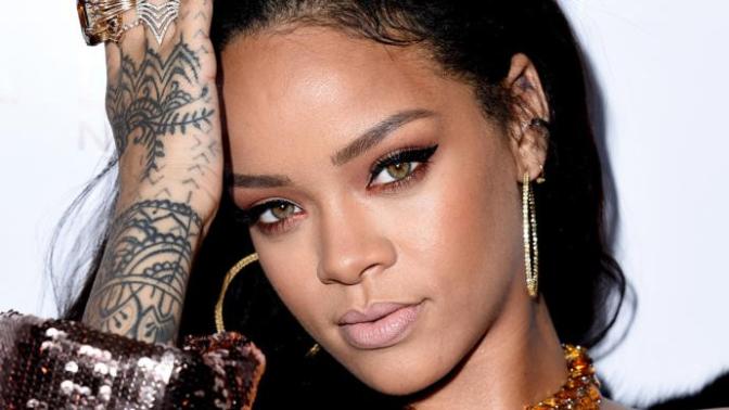 Rihanna"güzel olmak i̇çin sarı saçlı  ya da  mavi gözlü olmana gerek yok esmersen zaten kraliçesin "demiş. Bu söze katılıyor musunuz?