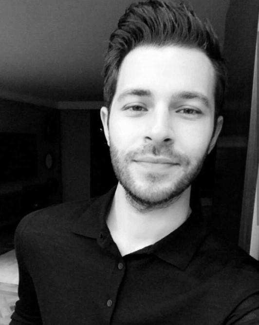 hakan Sabancı'ya aşığım 😍😍?
