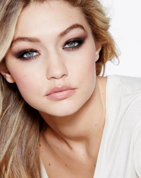 Gigi hadid mi? Selena gomez mi?