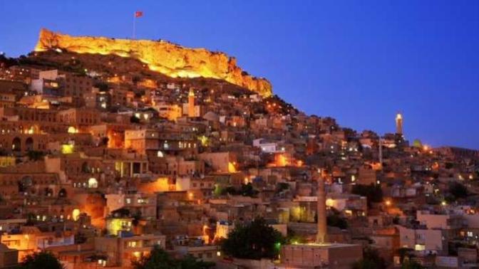 Mardin'de bir gece mi ?
Paris'te bir gece mi?