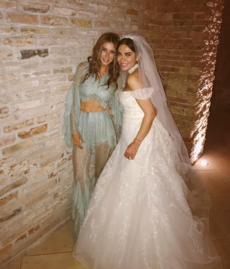 Şeyma Subaşı şıklığıyla gelini gölgede bıraktı! Düğününüzde sizden şık olan birini görseniz bu duruma bozulur musunuz?