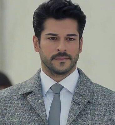 Burak Özçivitin yüz şekli ne?