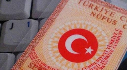 Evlendikten sonra kadınlar, eşlerinin soyadını kullanmalı mı?