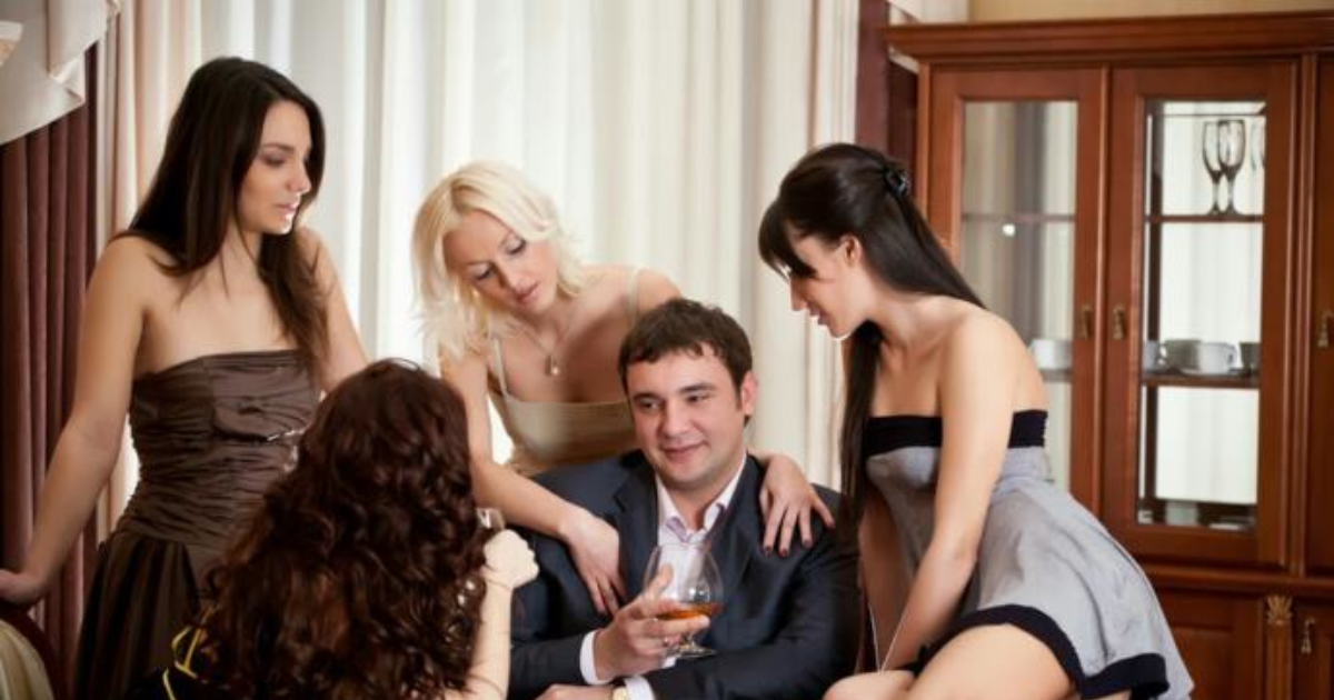 Две страстные телочки для одного мужчины Две страстные телочки для одного мужчины