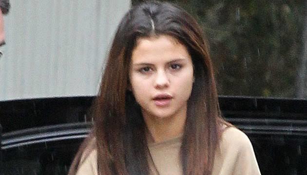 Selena gomez makyajsız sizce nasıl?
