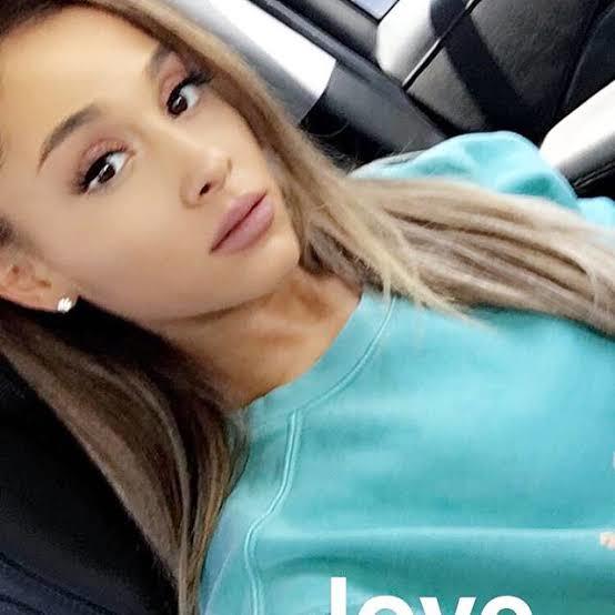 Ariana grande makyajsız sizce nasıl?
