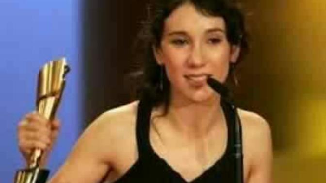 Yiyip, yiyip kilo almayan kişi olarak 
Sibel kekili ödül almış tek kişiymiş?