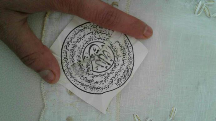 Arkadasima ait kurani kerimden cikan muska sizce buyu falan olabilirmi anlayan arkadaslar??