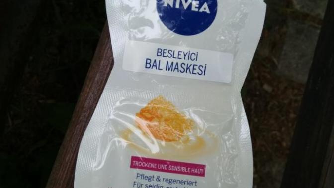 Nivea besleyici bal maskesi öneren varmı?