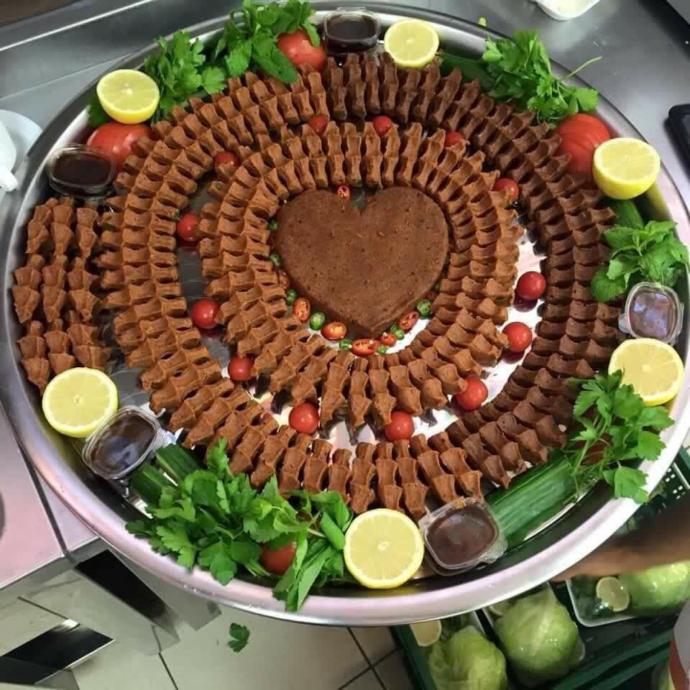 Çiğ köfte tepsisi nasıl sizce?