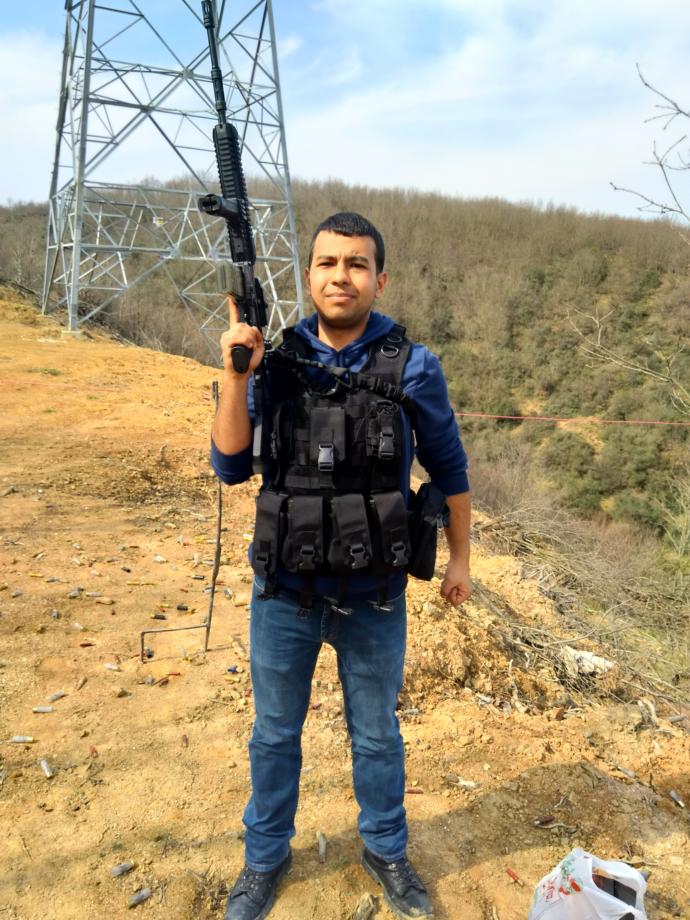 Silah ile poz verip fotoğraf çekinenler hakkında ne düşünüyorsunuz?