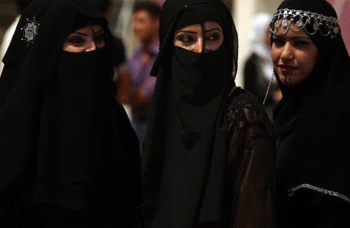 burka giyimine bakış açınız nedir? ve giyinenler hakkında düşünceniz nelerdir?