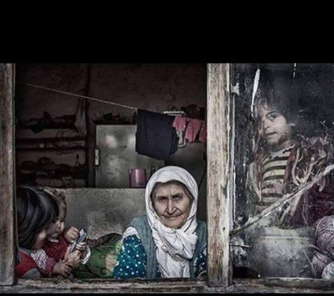 Hayatla yanlız savaşan bir anneye rütbe verilseydi, acaba gökyüzündeki yıldızlar omzunu doldurmaya yetermiydi?
