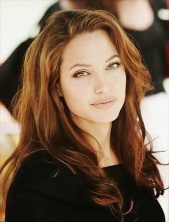 Angelina Jolie kumral mı sarışın mı?
