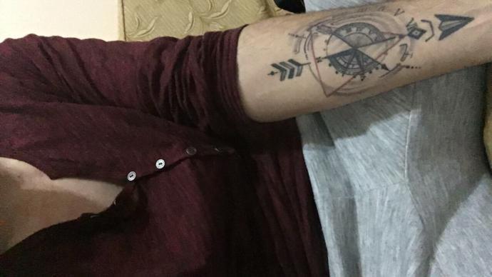 Dövmemden memnun değilim... lazer mi yoksa kapattırsam mı? Lazer da tam silmez bence, kötü iz bırakıyor?