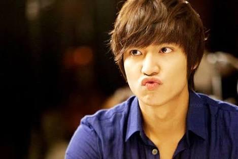 Lee min ho ya benzeyen erkek arkadaş aranır😬???????