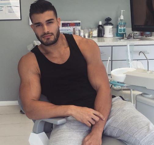  şu adam son model arabasıyla  yanınıza yanaştı ve ''buyur gideceğin yere bırakayım'' dedi . tepkiniz ne olur :D?