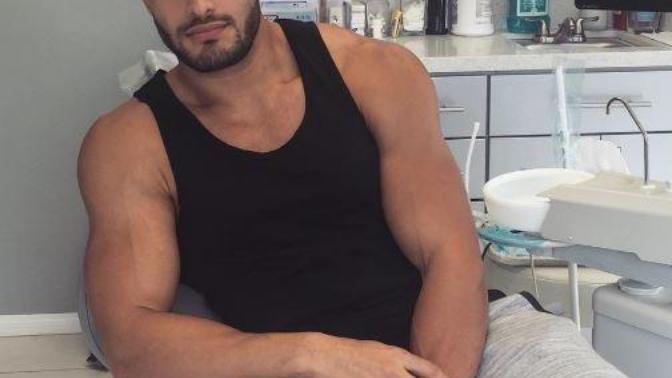 Yakışıklı adam son model arabasıyla yanınıza yanaştı ve ''buyur gideceğin yere bırakayım'' dedi. Tepkiniz ne olur ?