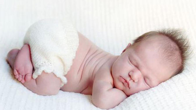 3 aylık bebe uyku düzeni nasıl olmalı? Kaç saat uyur günde?