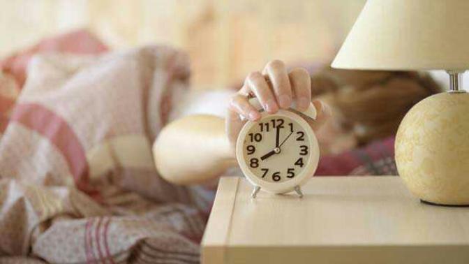Sabahları alarm çaldığında kapatıp tekrar uyumak zararlı! Siz sabahları alarm çaldığında erteleyip tekrar uyuyor musunuz?