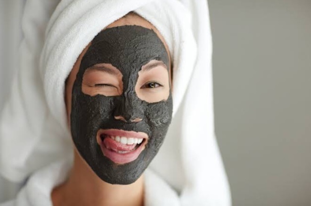 Arkadaşlar siyah maske lekesi tişörtümden nasıl çıkar?