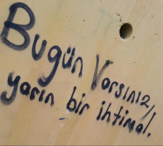 Ölüm bir saniye kadar yakınken, hiç ölmeyecekmiş gibi yaşıyoruz farkında mısınız ?