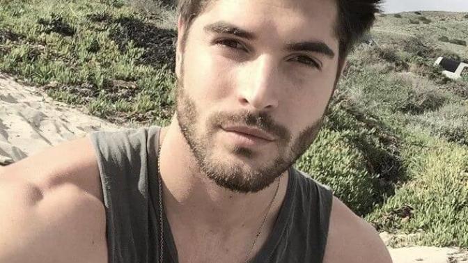 Nick Bateman Mı, Burak Özçivit Mi Daha Yakışıklı?