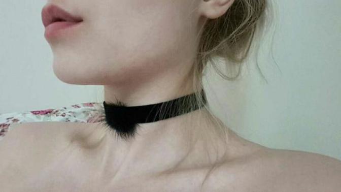 Bayanlarda choker kolye nasıl duruyor?