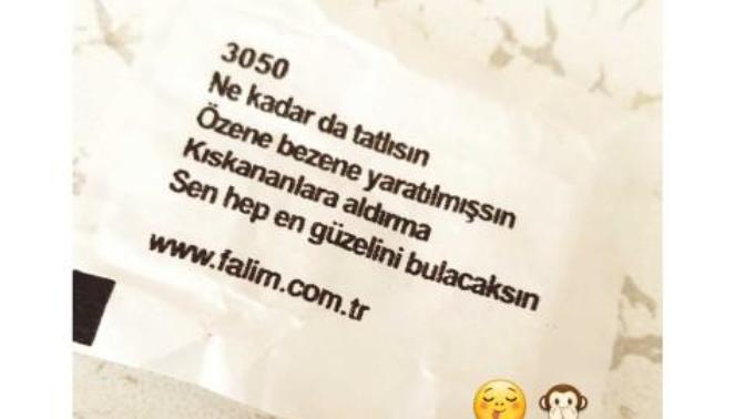 #Sakız falım doğrumu söylüyor 🙊 sanki bana yalaklanıyor?