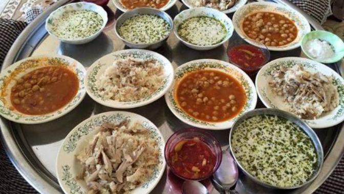Yer sofrasında oturarak yemek yemenin ne kadar faydalı olduğunu biliyor musunuz? Sever misiniz yer sofralarını?