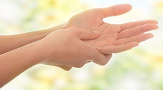 El uyuşması nasıl geçer? Hamilelikle ilgisi var mıdır?