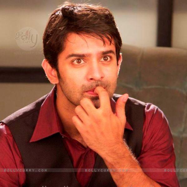 Kızlar, Vivian Dsena Mı Barun Sobti Mi Hangisi Daha Yakışıklı?