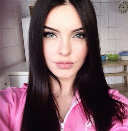 Fotoğraflara göre türk kızı mı rus kızı mı?