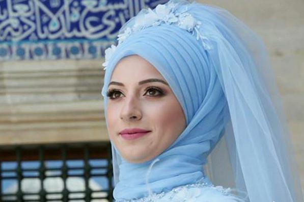 Gelin basi icin hangisini secsem.. ? Renkli olan bir kactane de attim siz onlari beyaz örtüyle dusunerek seçin lutfen?