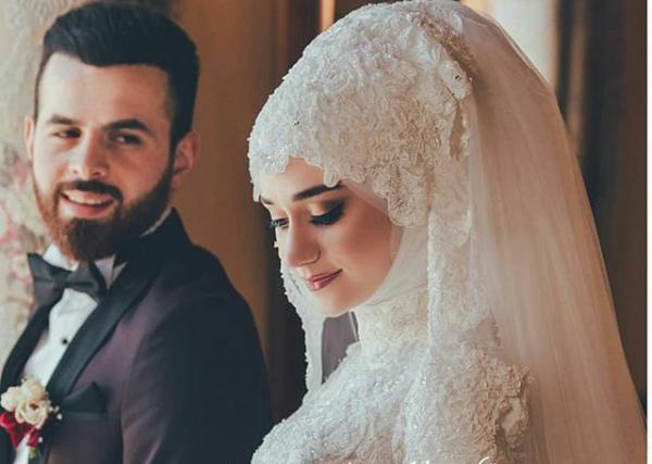 Gelin basi icin hangisini secsem.. ? Renkli olan bir kactane de attim siz onlari beyaz örtüyle dusunerek seçin lutfen?