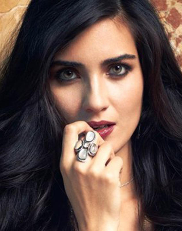 fahriye evcen mi? bergüzar korel mi? yasemin allen mi? tuba büyüküstün mü?