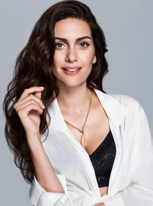 fahriye evcen mi? bergüzar korel mi? yasemin allen mi? tuba büyüküstün mü?