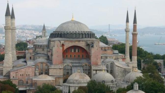 Ayasofya Camii'nin gerçek adını neden kullanmıyoruz?