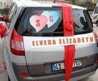 Eşiniz gelin arabasının arkasına elveda Elizabeth yazdırmak istese ne tepki verirsiniz?