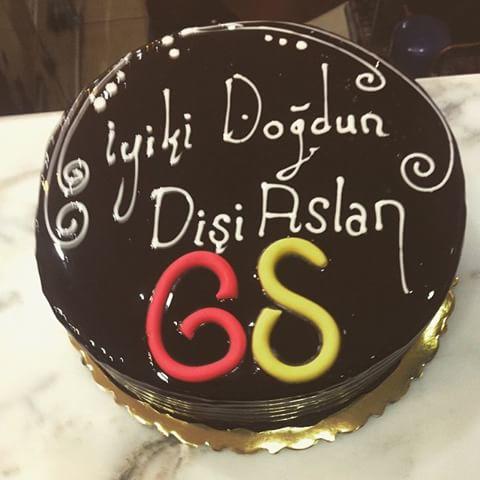Bugün benim doğum günüm ama yalnızım.Doğum günümü kutlar mısınız :) ?