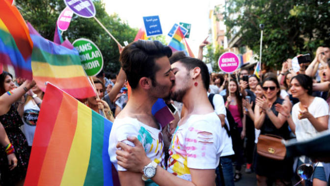 LGBT yüzünden felaket gelir mi?