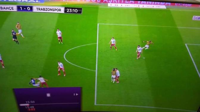 Fenerbahçenin ofsayttan attığı gol çok net olduğu halde hakem neden kaçırdı?