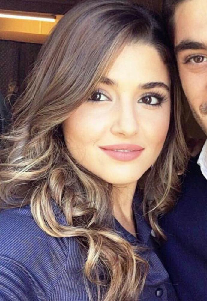 Hangi genç kadın daha güzel yüzlü?