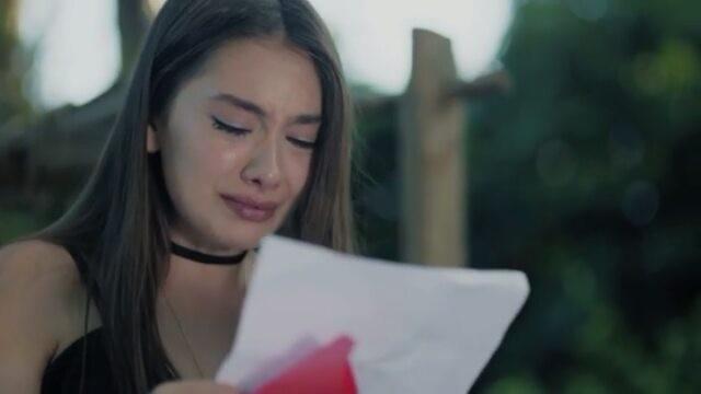 Neslihan Atagül'ün saç rengi tam olarak ne (özellikle bu resimlerdeki saçına bakın ) ?