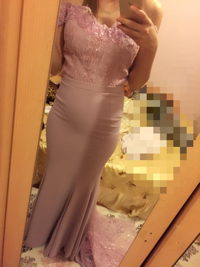 Bu elbiseye hangi saç modeli, makyaj ve ayakkabı gider?