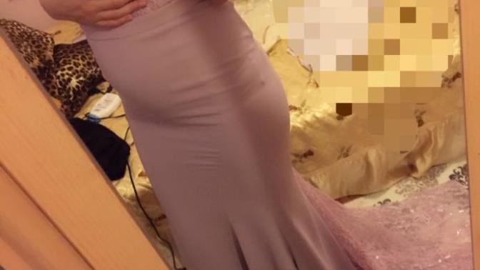 Bu elbiseye hangi saç modeli, makyaj ve ayakkabı gider?