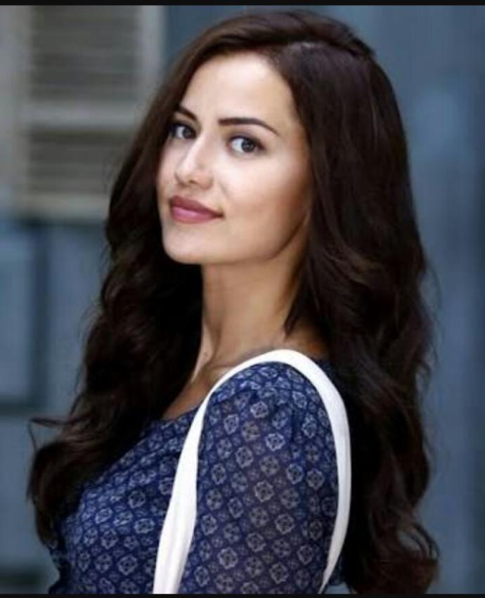 Barbara palvin mi fahriye evcen mi?