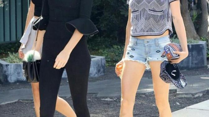 Cara Delevingne bacak boyu ne kadar sizce?