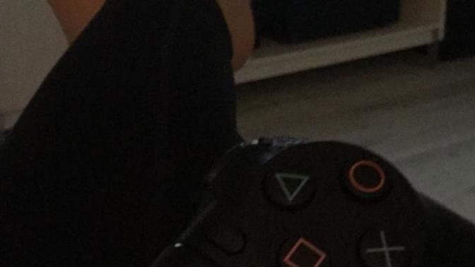 Erkekler, Playstation oynamayi severmisiniz? Oynayan kiz itici midir?