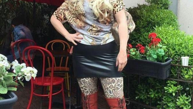 Leopar desenini kıyafetlerinde kullanan bir kadın her daim seksi olmaya mahkum mudur?
